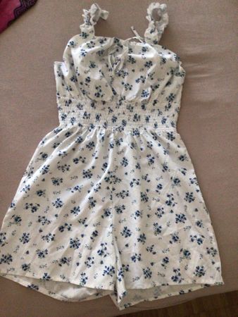 Kurzer Sommer-Overall mit Blumenmuster Gr. M