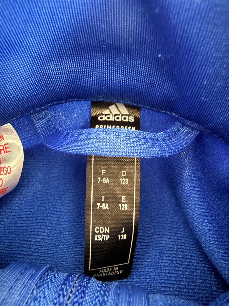 Adidas Lotti & Set di vestiti: Adidas Trainingsset Gr. 128 – Usato da Rotkreuz venduto da ZG6343 1