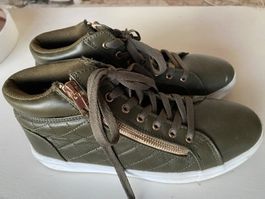 schöne Sneakers in grün Gr. 39, top Zustand