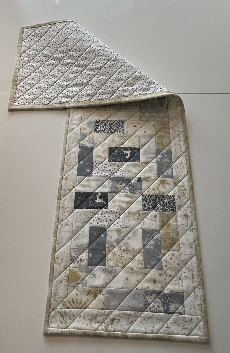 Alle Dekorationen: Chemin de table de Noël patchwork  – Neu und originalverpackt aus La Chaux-de-Fonds von NathalieM07 5