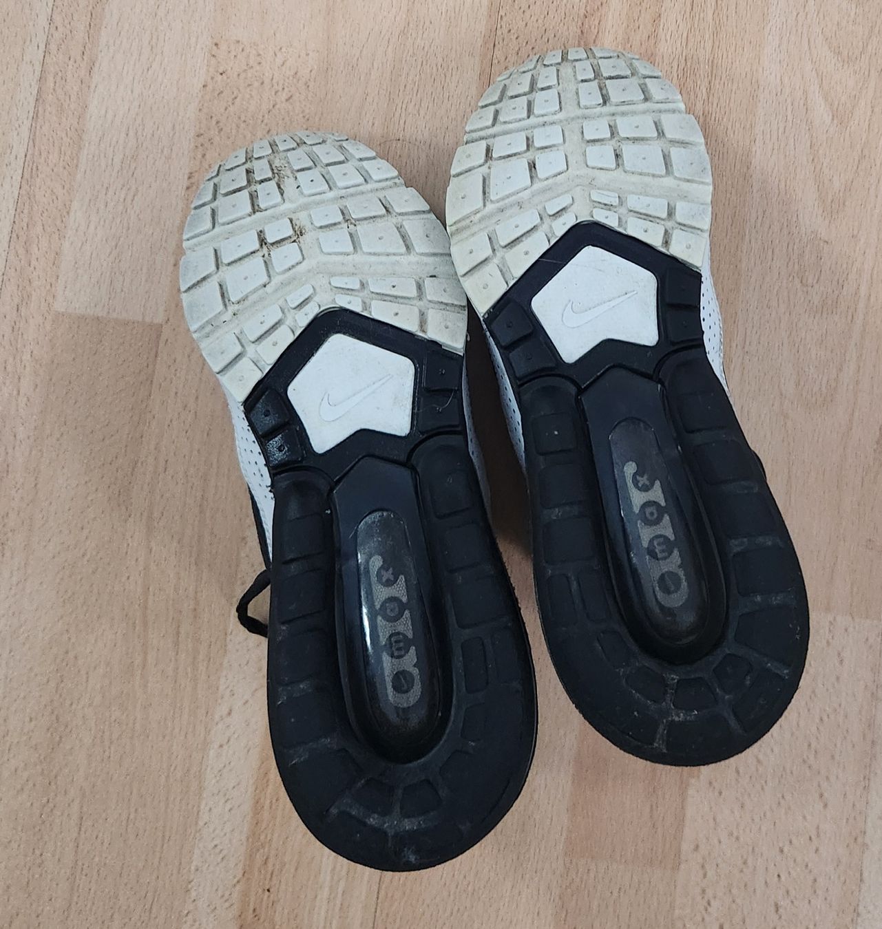 Nike Damenschuhe: Baskets Nike Air Max noires et blanches taille 40.5 – Gebraucht aus Niedergösgen von Eva2410 4