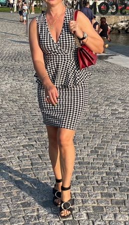 Bell vestito con volano sulla vita