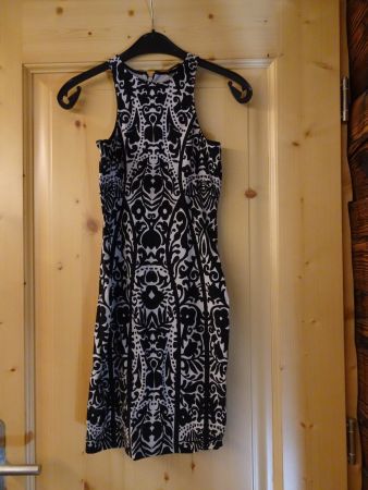 Figur betonendes Stretchkleid von H&M Gr. XS/34- 260362