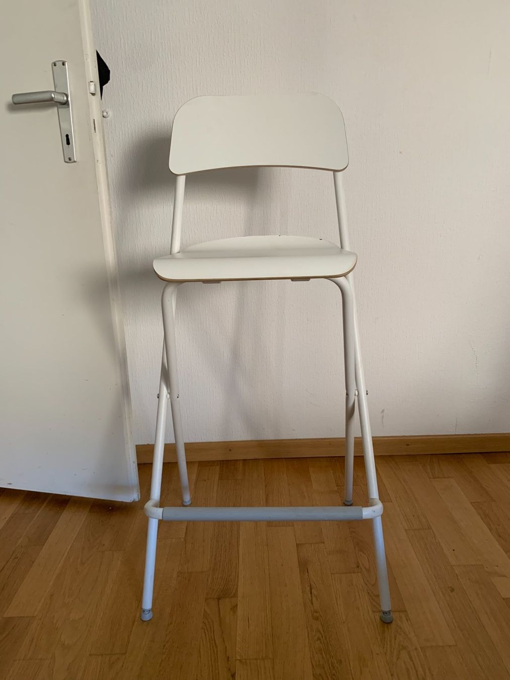 Ikea Seggioloni: X2 Chaises bar ikea blanche – Usato da Vallorbe venduto da amj_7jv5 2