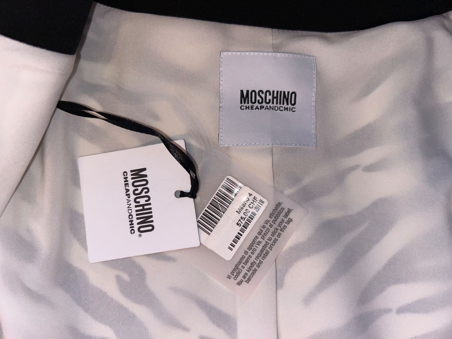 Moschino Jacken: Moschino Cheap and Chic Blazer – Neu und originalverpackt aus Davos Dorf von Juszy-Shop 5