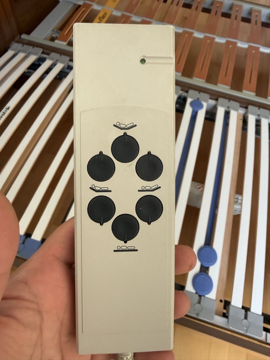Letti: Lit double 180x200 + sommier électrique Pfister – Usato da Etoy venduto da Monsieur_Staub 1