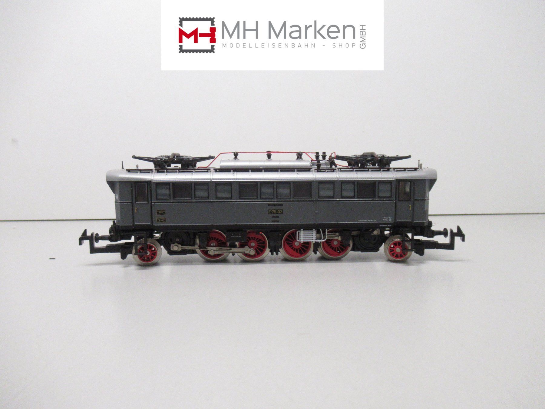 Trix Modellini di ferrovie: Trix Express 2232 E-Lok BR E75 der DR Analog DC 3-Leiter H0 – Usato da Basel venduto da mhmarken
