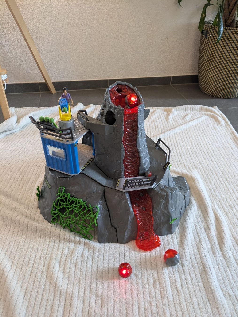 Schleich Giocattoli: Grosse Vulkan-Expedition von Schleich  – Usato da Schwerzenbach venduto da masaha