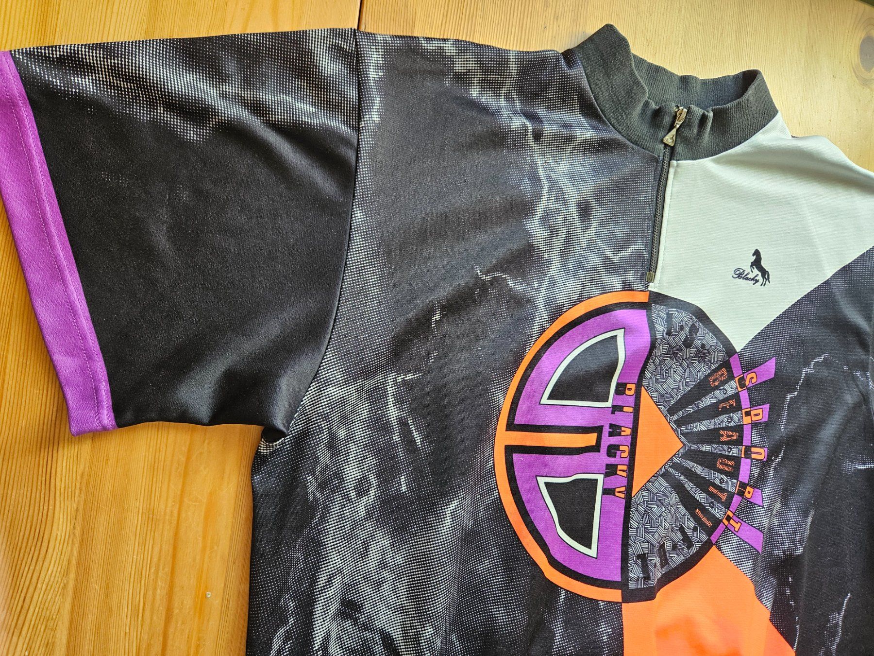 Leibchen & Hosen: Radtrikot Blacky vintage Grösse XL Velo Fahrrad Trikot – Gebraucht aus Hägglingen von United-Village-Trade 3
