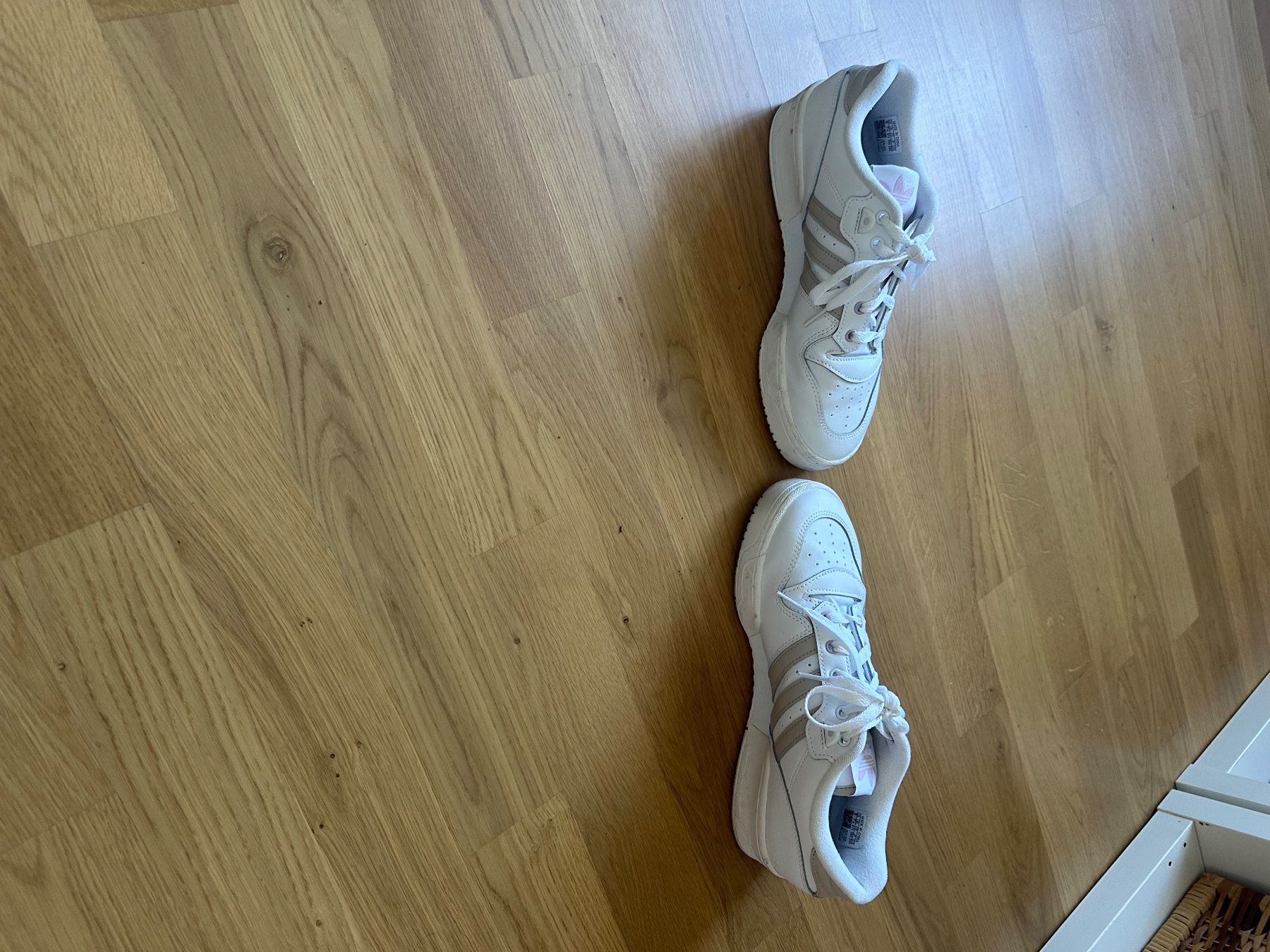 Chaussures femmes: Adidas Sneakers – D'occasion à Bergdietikon par Bluegrass 2