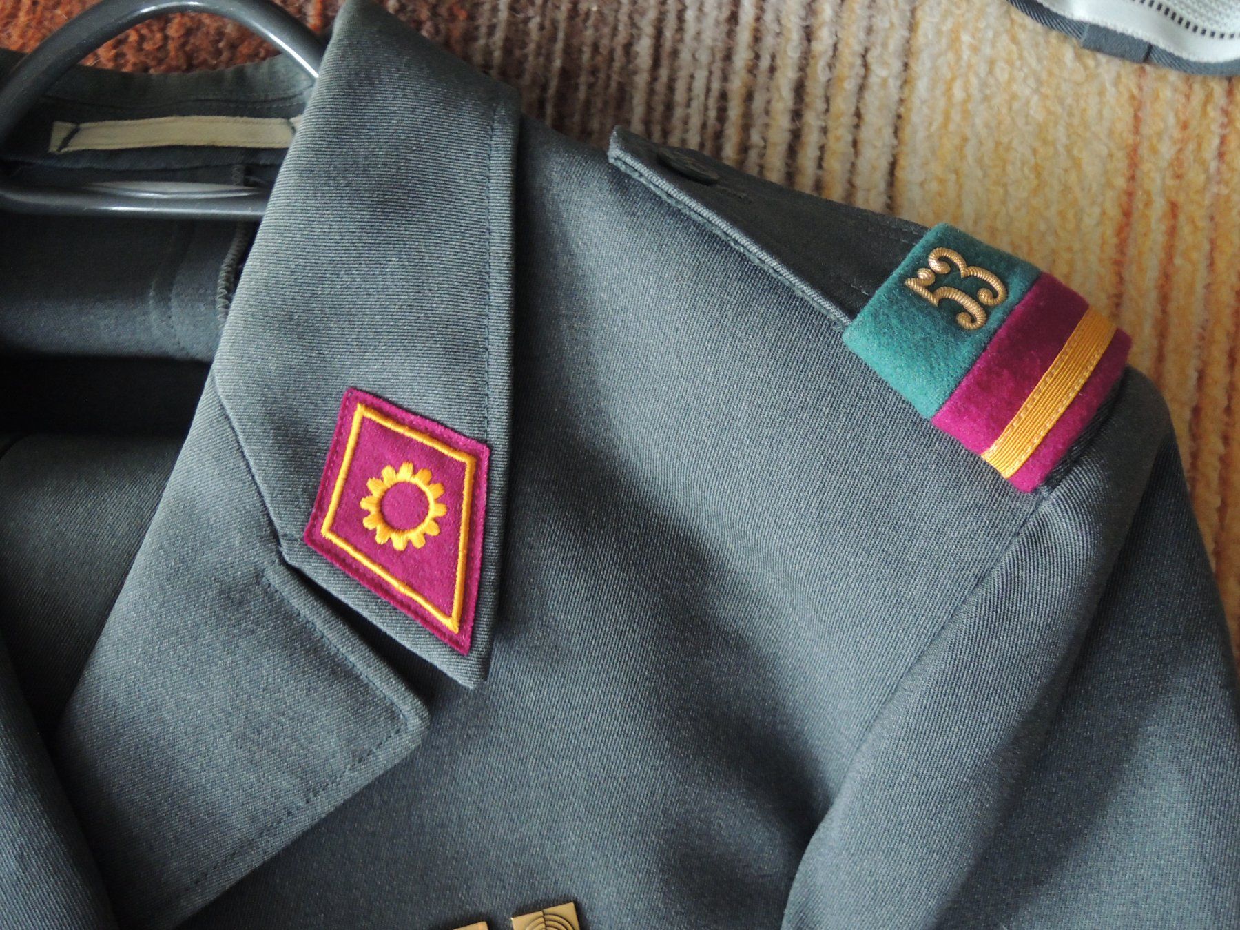 Schweizer Armee Uniformi: Uniform Major 3 teilig   Massanfertigung – Usato da Uznach venduto da Othmar52 1
