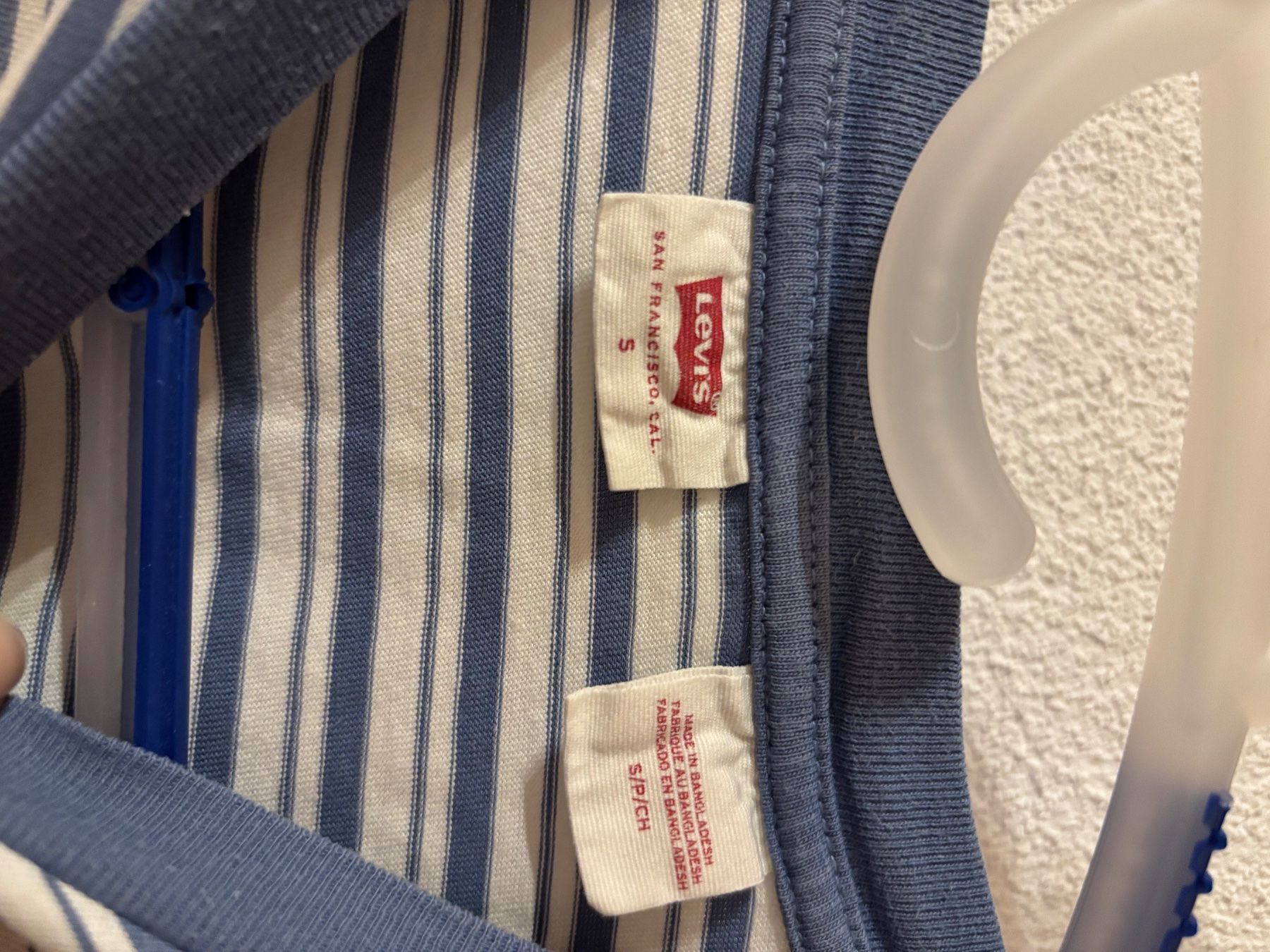 Levi's T-shirt: T-shirt levi’s – Usato da Grandvillard venduto da Elsa.Del 2