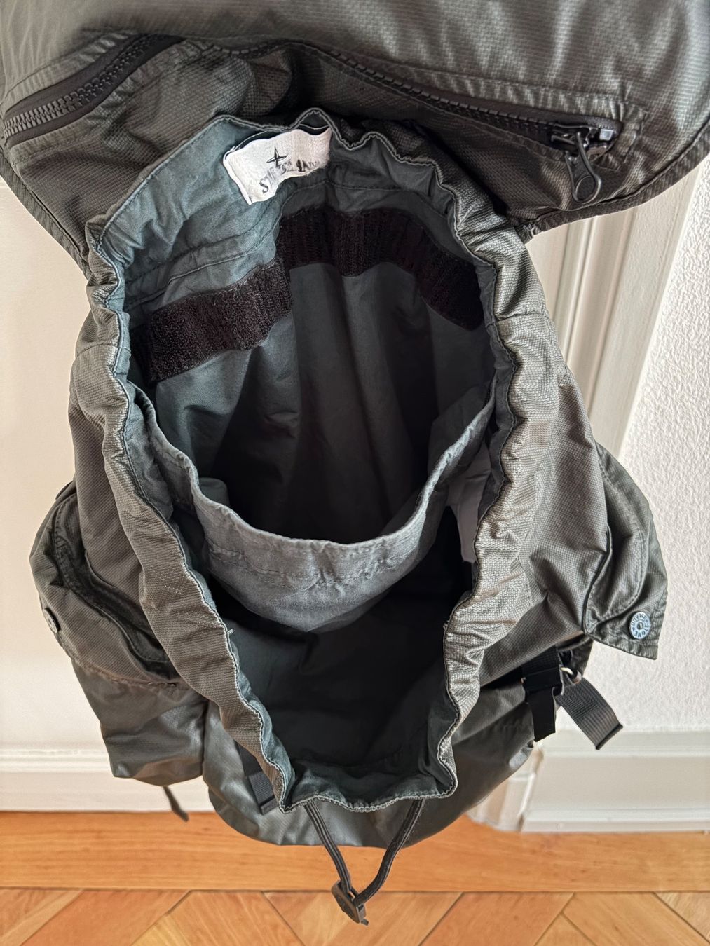 Zaini: Stone Island - Compass-patch drawstring backpack - military – Nuovo (secondo la descrizione) da Bern venduto da ron_l6jq 5