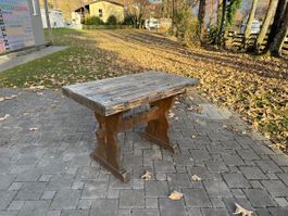 Holztisch