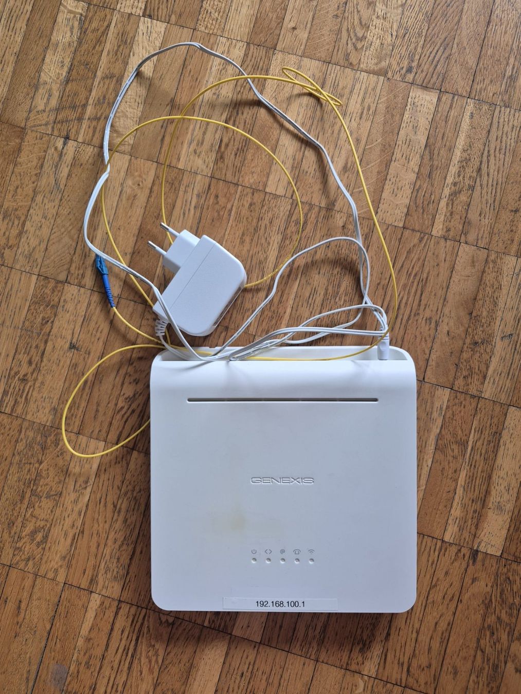 Modem & Router: Genexis Platinum-6820 Glasfaser-Modem/router – Usato da Vufflens-la-Ville venduto da Diddix