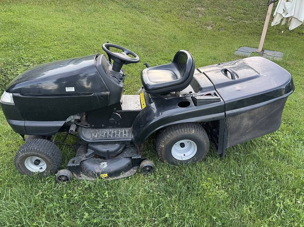 Tagliaerba: Rasentraktor mit 18.5Ps Briggs & Stratton Motor – Usato da Leuggern venduto da Darwin016