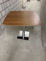 Moderner Design Tisch, Nussbaum Optik, Top Zustand!
