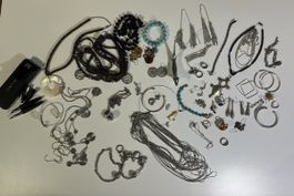 Lot de bijoux 