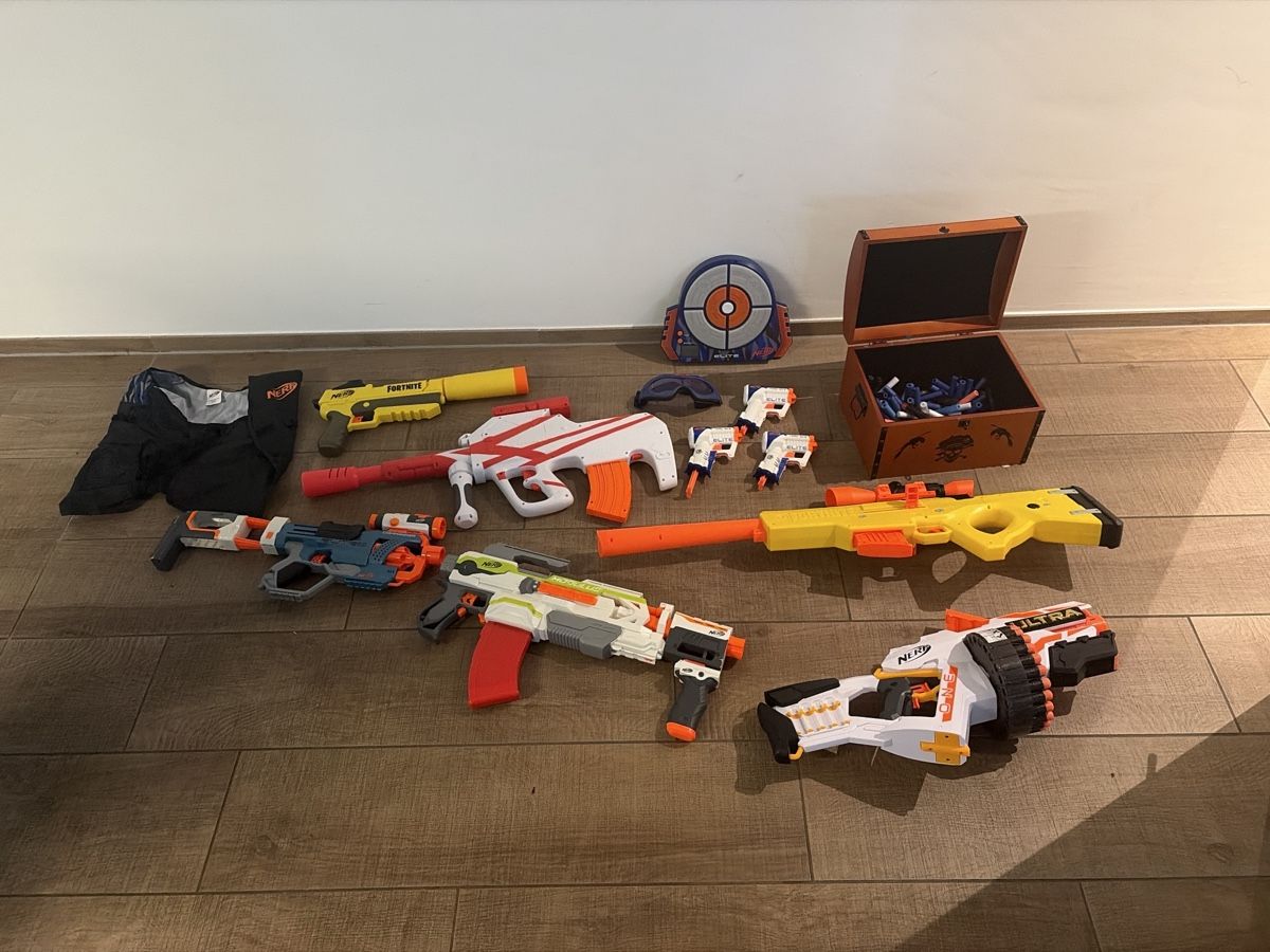 Nerf Jouets: Nerf Blaster Set mit Zubehör  – D'occasion à Zürich par marina76