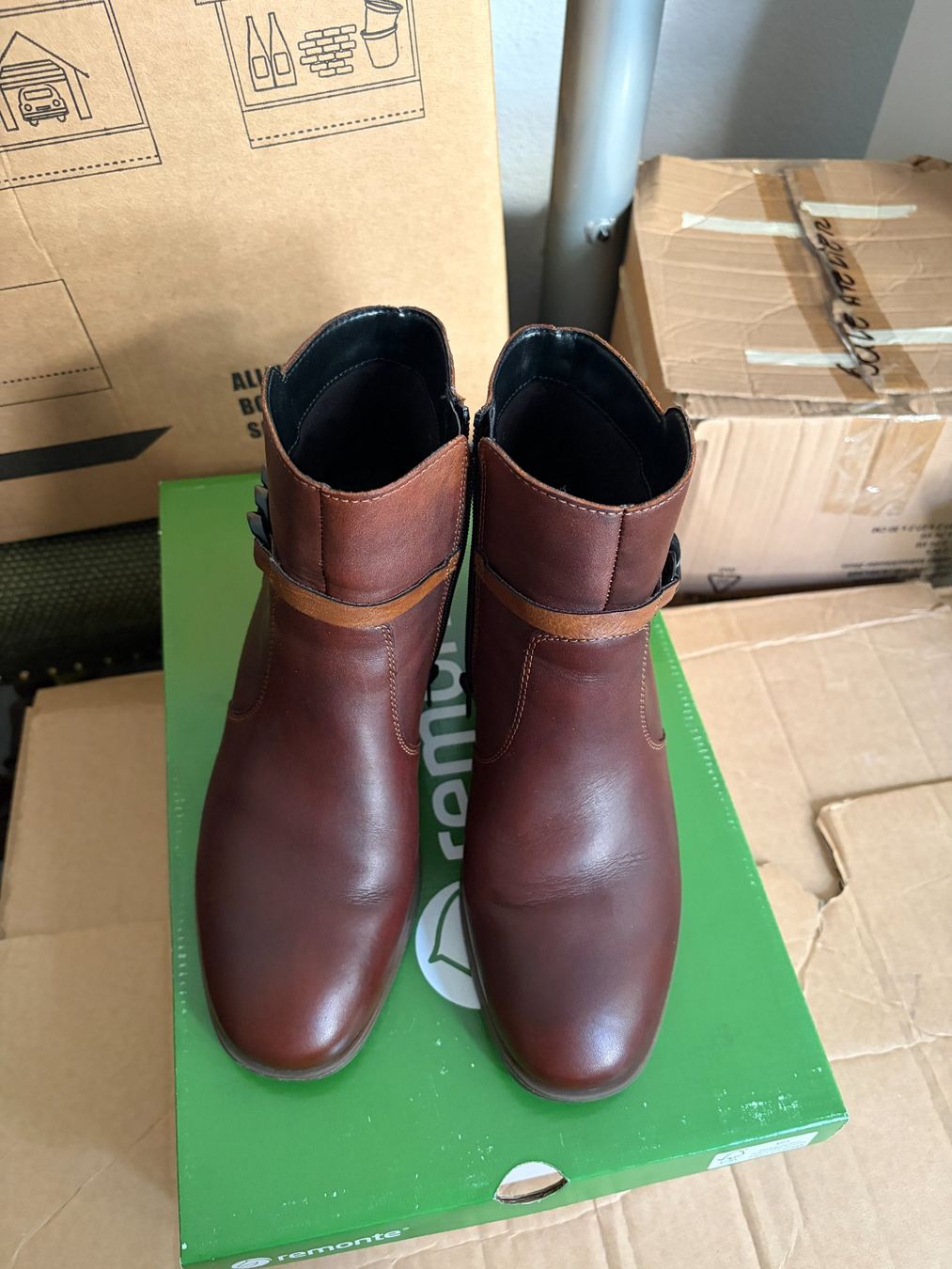 Damenschuhe: Stifelette 38 – Neu (gemäss Beschreibung) aus Liestal von aarroon