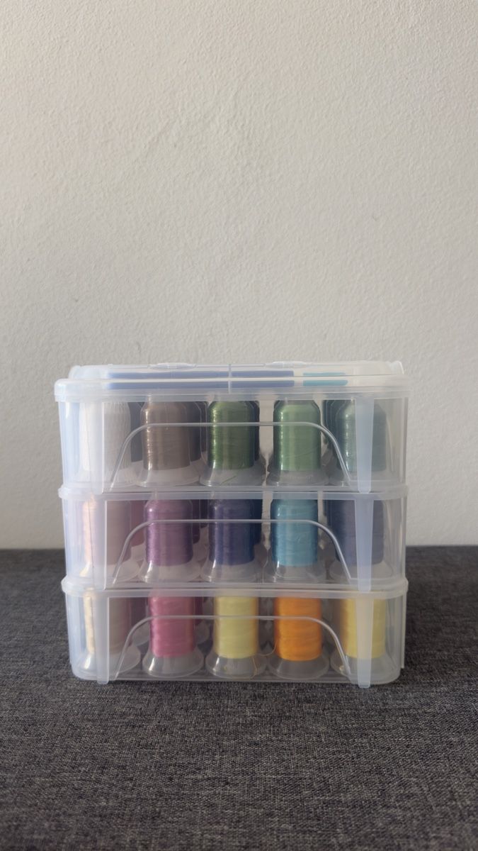 Cordicelle & Fili: 60 Farben Stickgarn und 25 Bobbins von Brothread – Nuovo (secondo la descrizione) da Zürich venduto da ann_xpv6 1