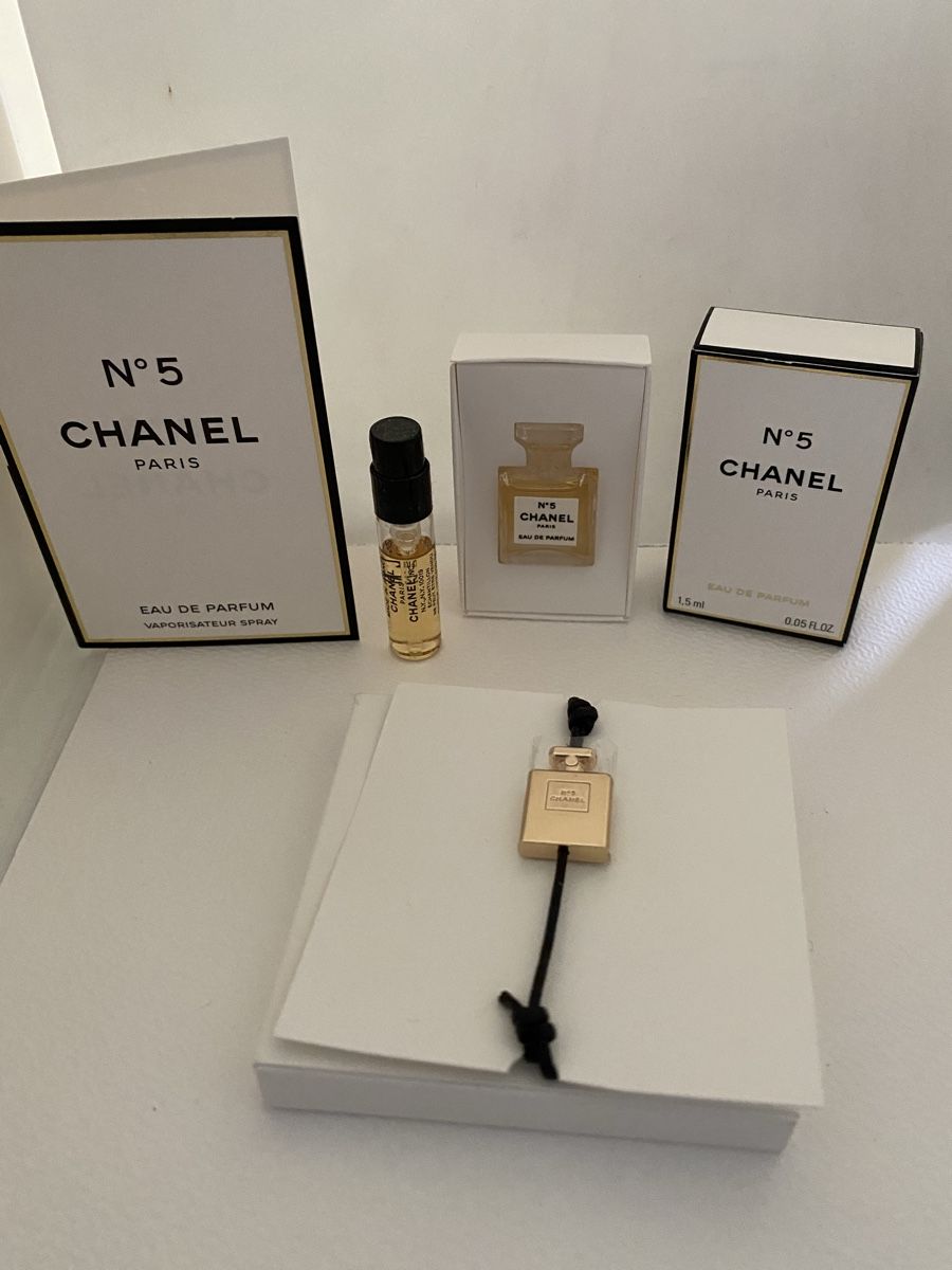 Chanel Profumi & Eau de Toilette: Miniatures et bracelet Chanel No5 – Nuovo e nell'imballaggio originale da Bouveret venduto da wes_7zll