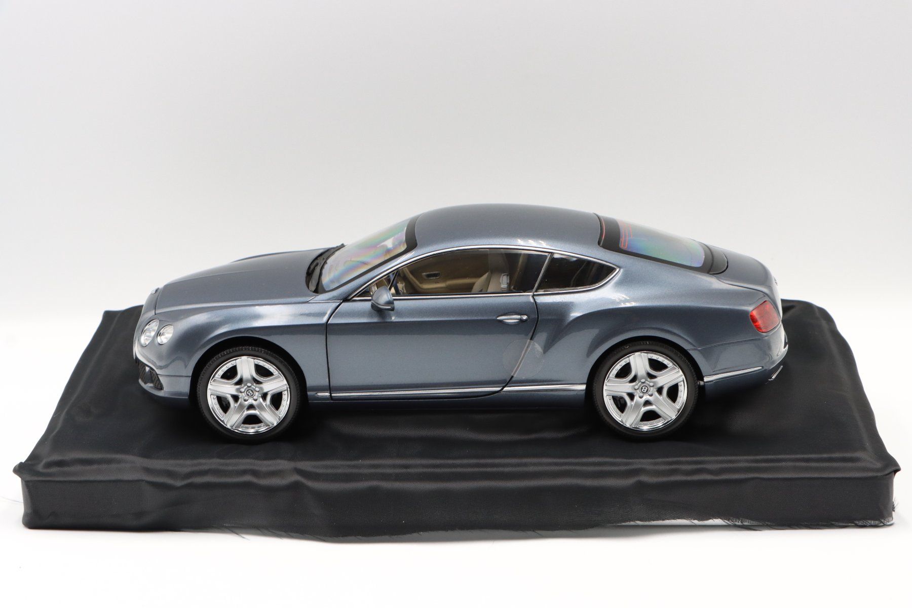 Bentley Modellautos: Bentley Continental GT 2011 1:18 Minichamps – Neu und originalverpackt aus Bühl b.Aarberg von modelldiecast 4