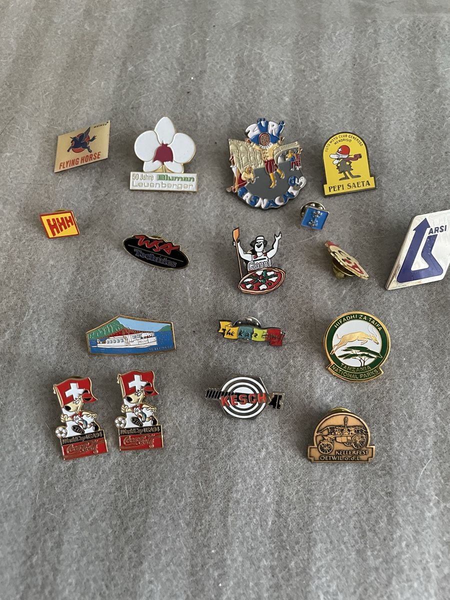 Grosse Sammlung von Pins, Anstecknadeln für Sammler top | Kaufen auf ...