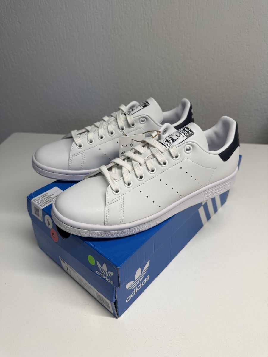 Adidas Scarpe da uomo: Adidas Stan Smith Navy EU 40 2/3 – Nuovo e nell'imballaggio originale da Dübendorf venduto da Sneaker_Seller 1