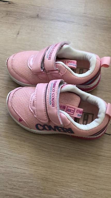 Scarpe per ragazze: Turnschuhe Gr.24 Neuwertig – Usato da Oberbuchsiten venduto da etr_2jg5 1