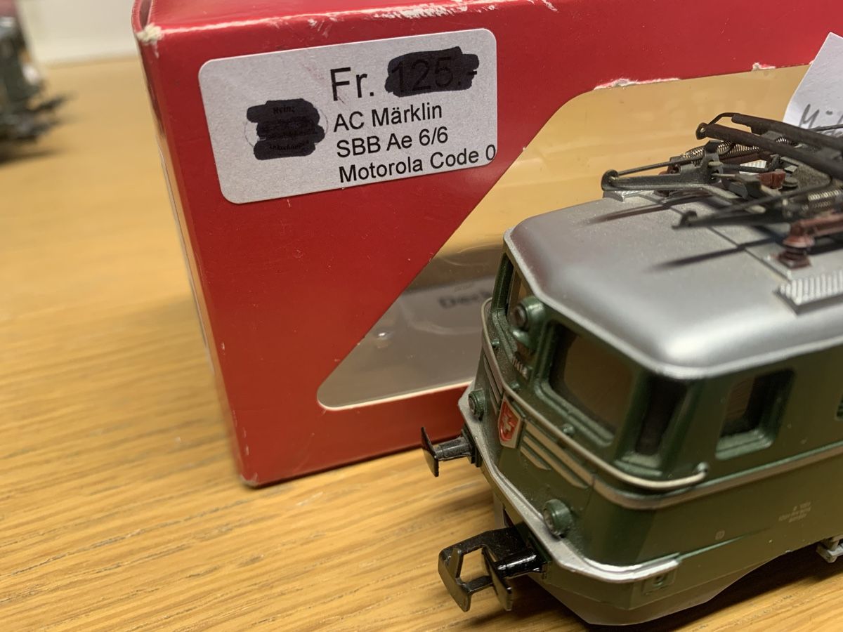 Märklin Modellini di ferrovie: Märklin Ae6/6 Neuchatel mit Motorola Decoder,AC, Nr.H84 – Usato da Winden venduto da EmilNeu 6