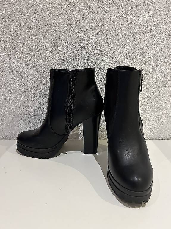 Scarpe da donna: Catwalk Stiefelette Grösse 36 – Usato da Merenschwand venduto da exclusive4you5634