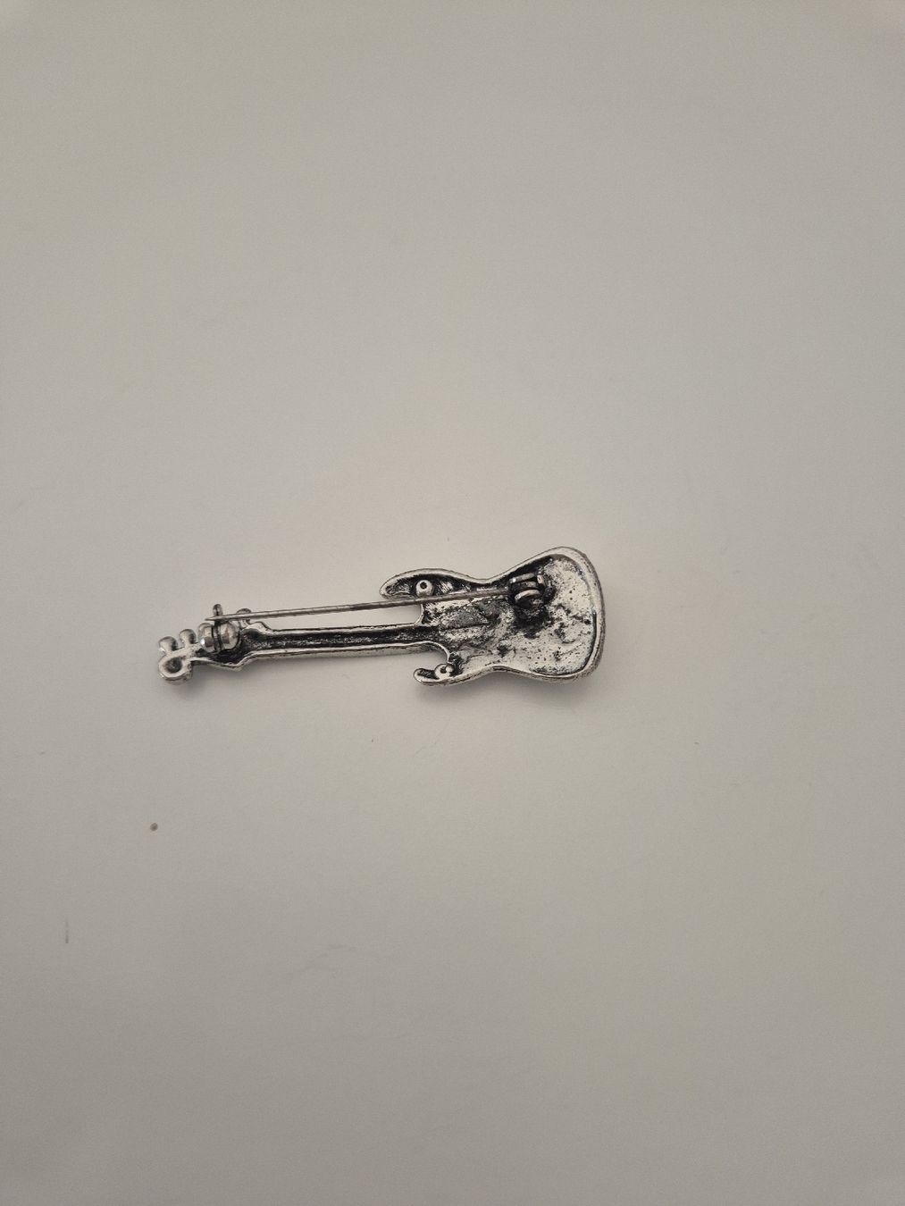 Spille & Fermagli: Chic guitar brooch – Usato da Basel venduto da Elena_02 1