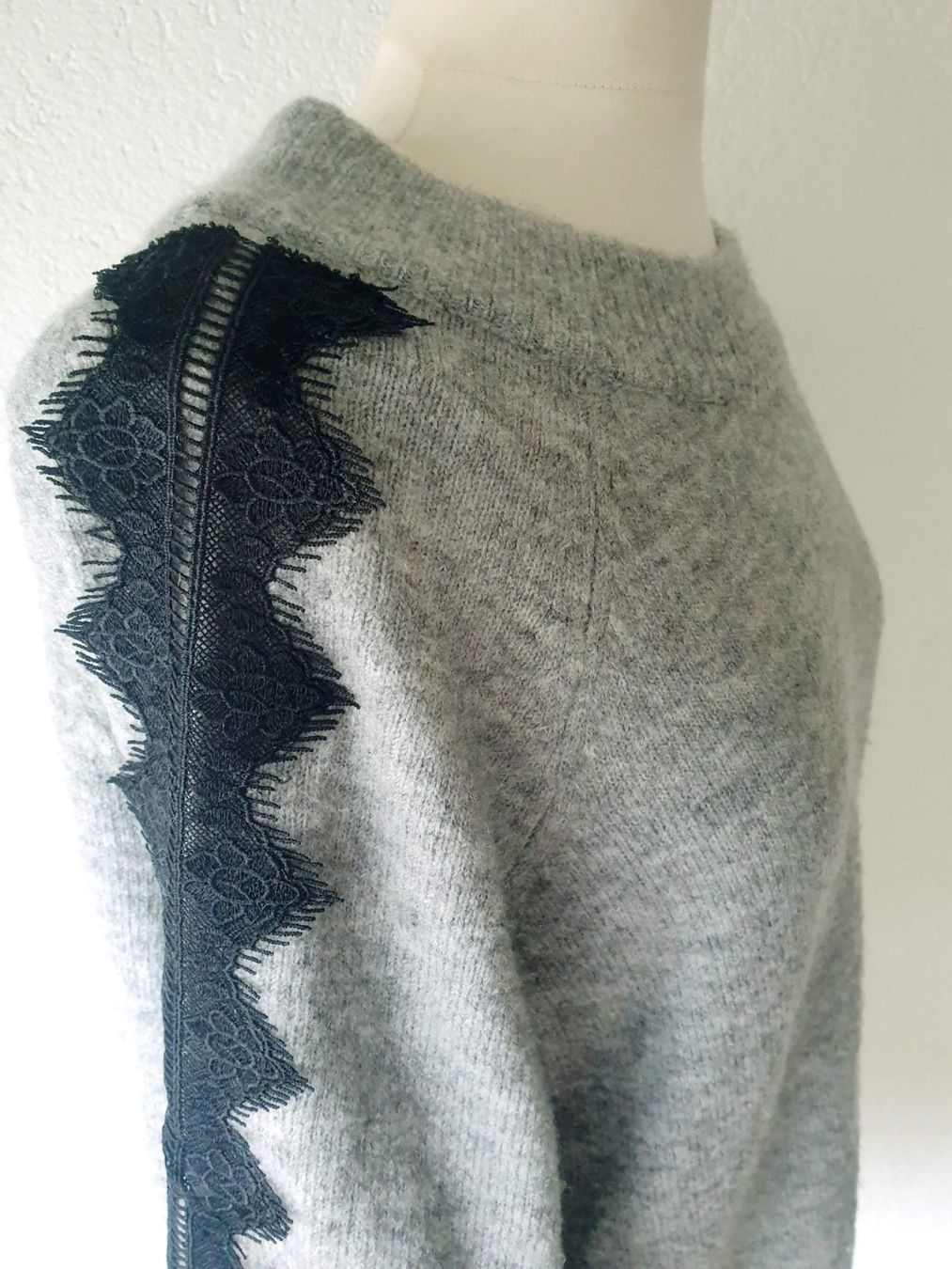 Pulls & Sweat-shirts: PULLOVER PULLI M 38 GRAU SCHWARZ MIT SPITZE WARM KUSCHELIG – D'occasion à Elsau par the-colorful-side