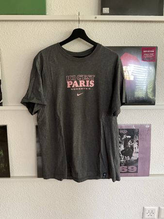 Nike T-Shirt Ici C'est Paris grau bedruckt