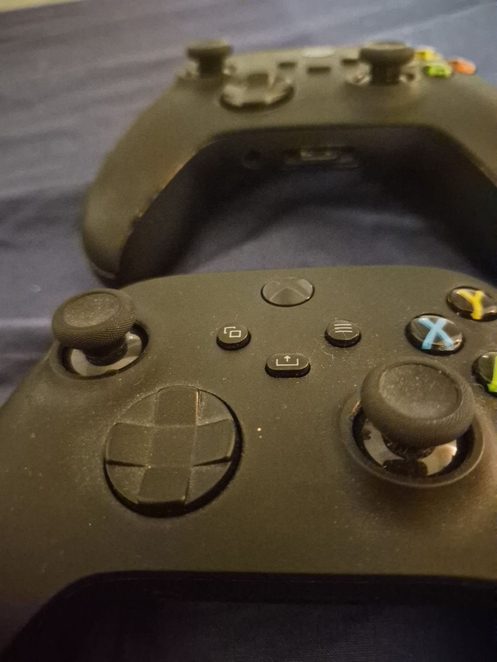 Steuerung: 2 Xbox One Kontroller mit einigen gebrauchsspuren – Gebraucht aus Bonaduz von tor_vj52 1