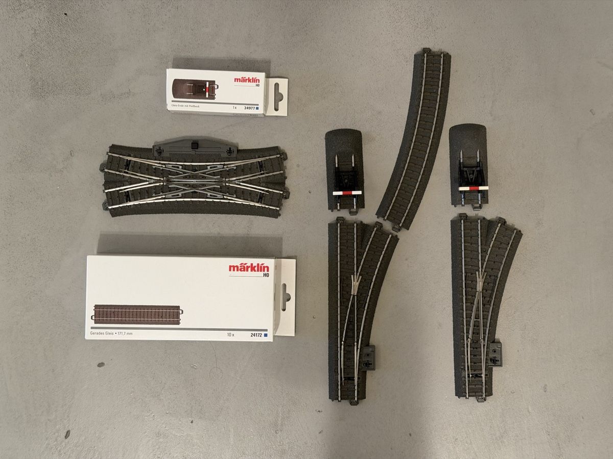 Märklin Modellini di ferrovie: Märklin gerade Schienen und Weichen – Usato da Genève venduto da _Xela_