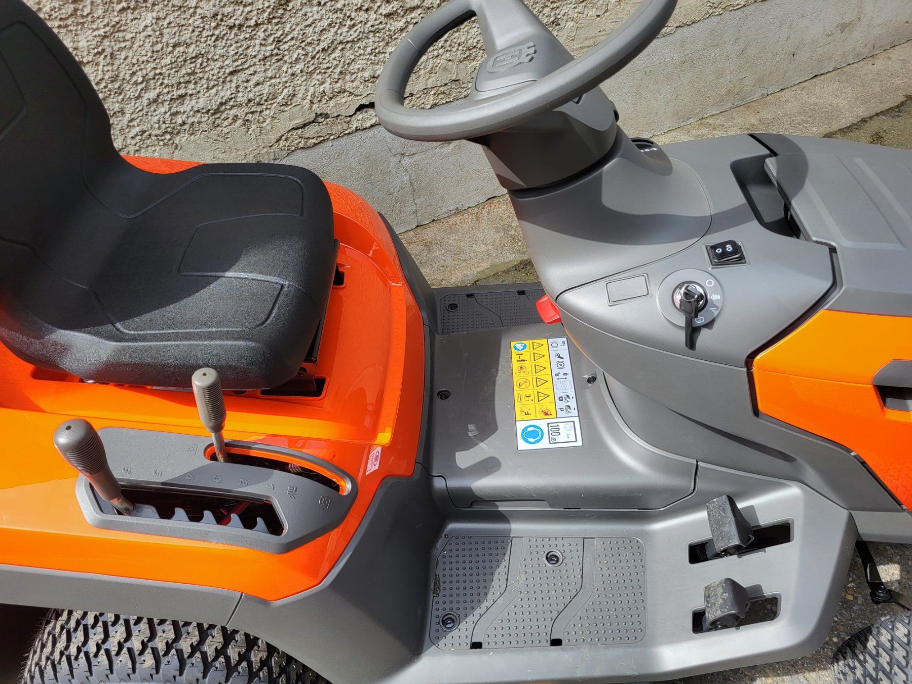 Husqvarna Tagliaerba: Rasentraktor  Husqvarna TC112 – Nuovo e nell'imballaggio originale da St. Gallen venduto da BGT02 4