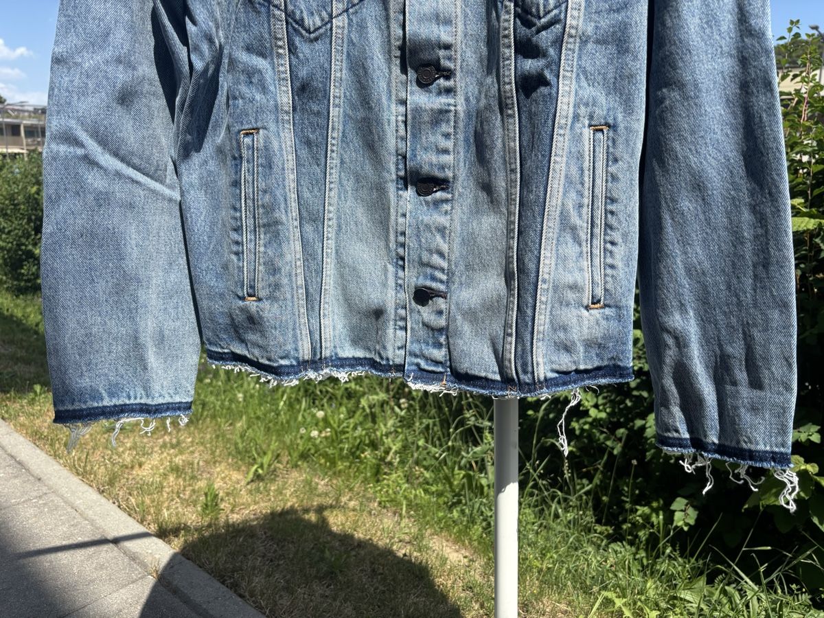 Levi's Giacche: Levi’s Destroyed jacket L neuve  – Nuovo (secondo la descrizione) da Cossonay-Ville venduto da air_79rs 1