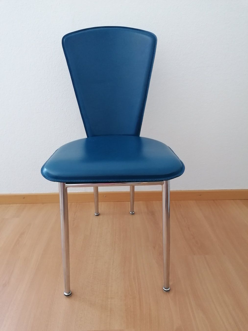 Stühle: 4 schöne, blaue Stühle zu verschenken – Gebraucht aus Baden von Abgabe 1