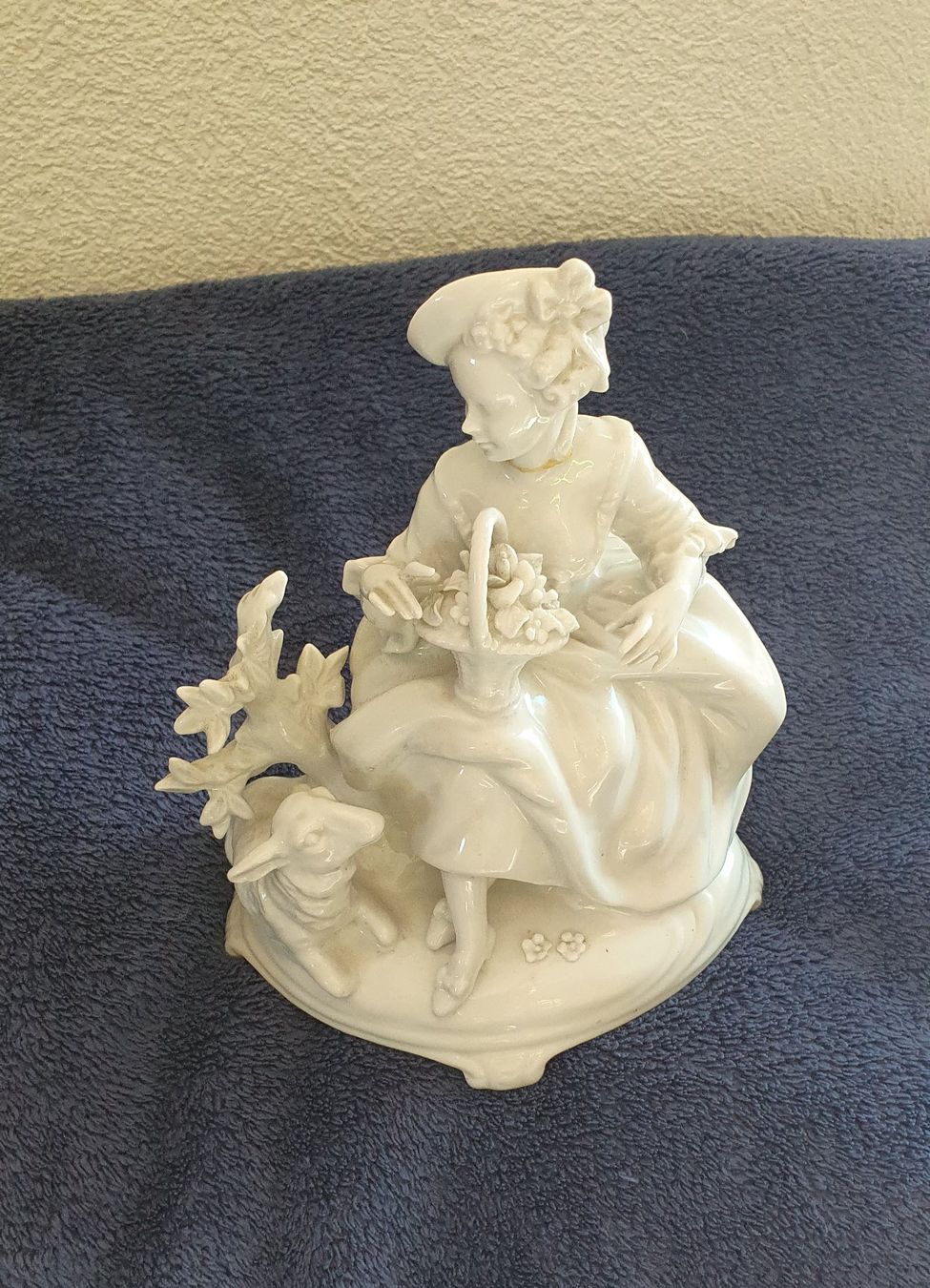 Statuette: Capodimonte Porcelaine – Usato da Erde venduto da zakleblanc