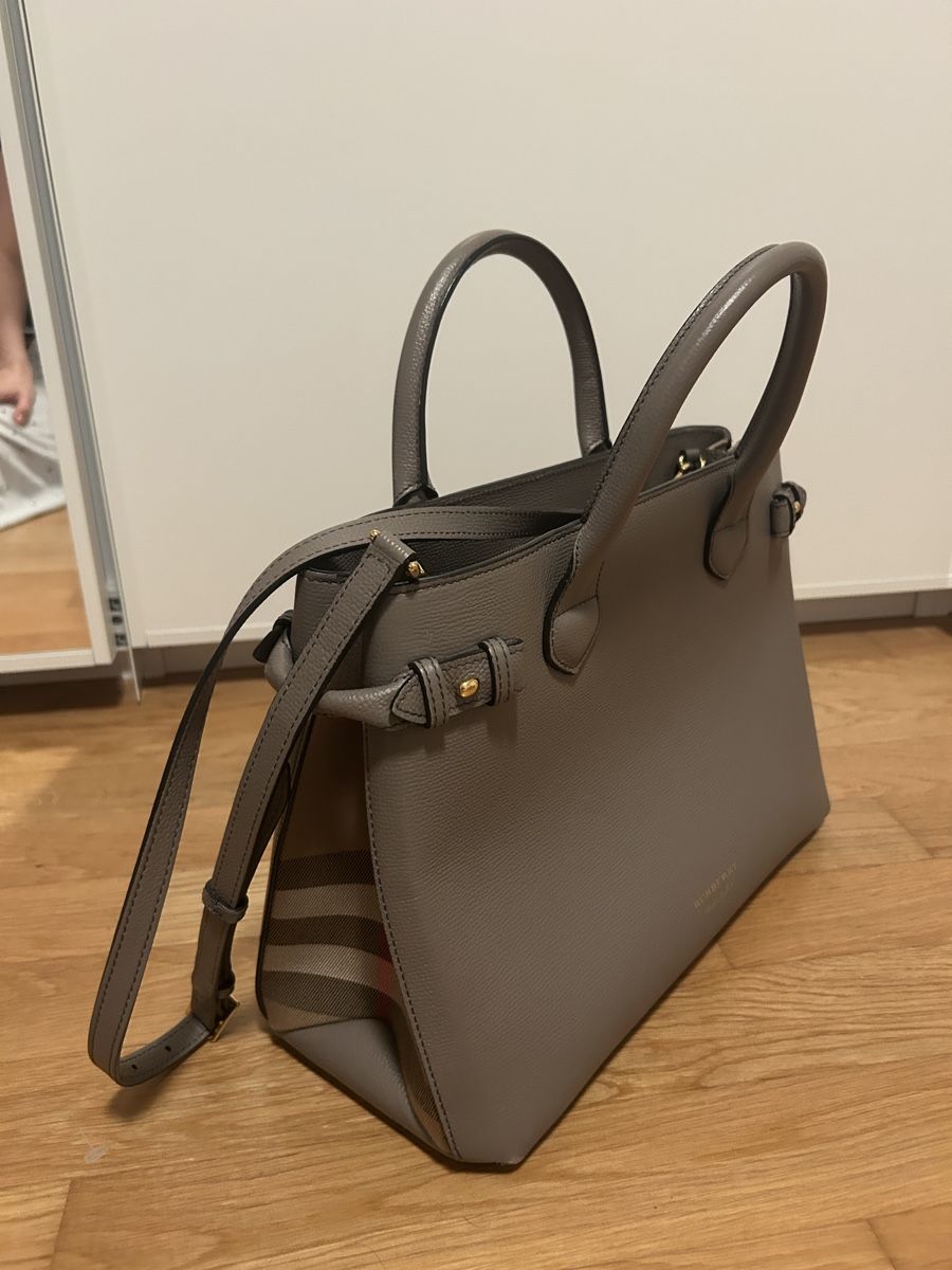 Burberry Borse da donna: Burberry handbag grey leather good condition – Usato da Basel venduto da mar_df9j 1
