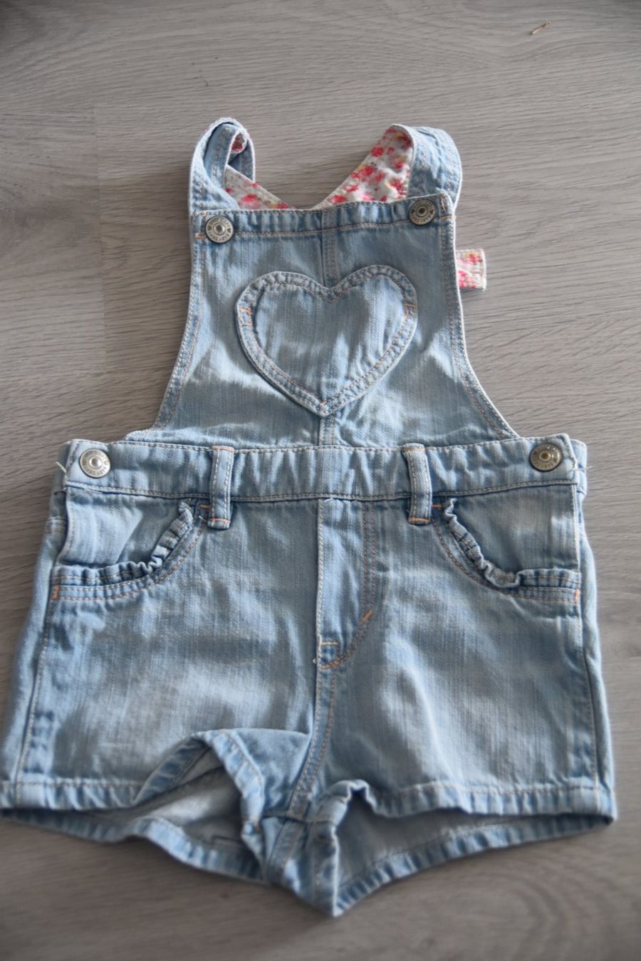 H&M Hosen: süsse Latzhose Gr. 80 – Gebraucht aus Brittnau von Norge77