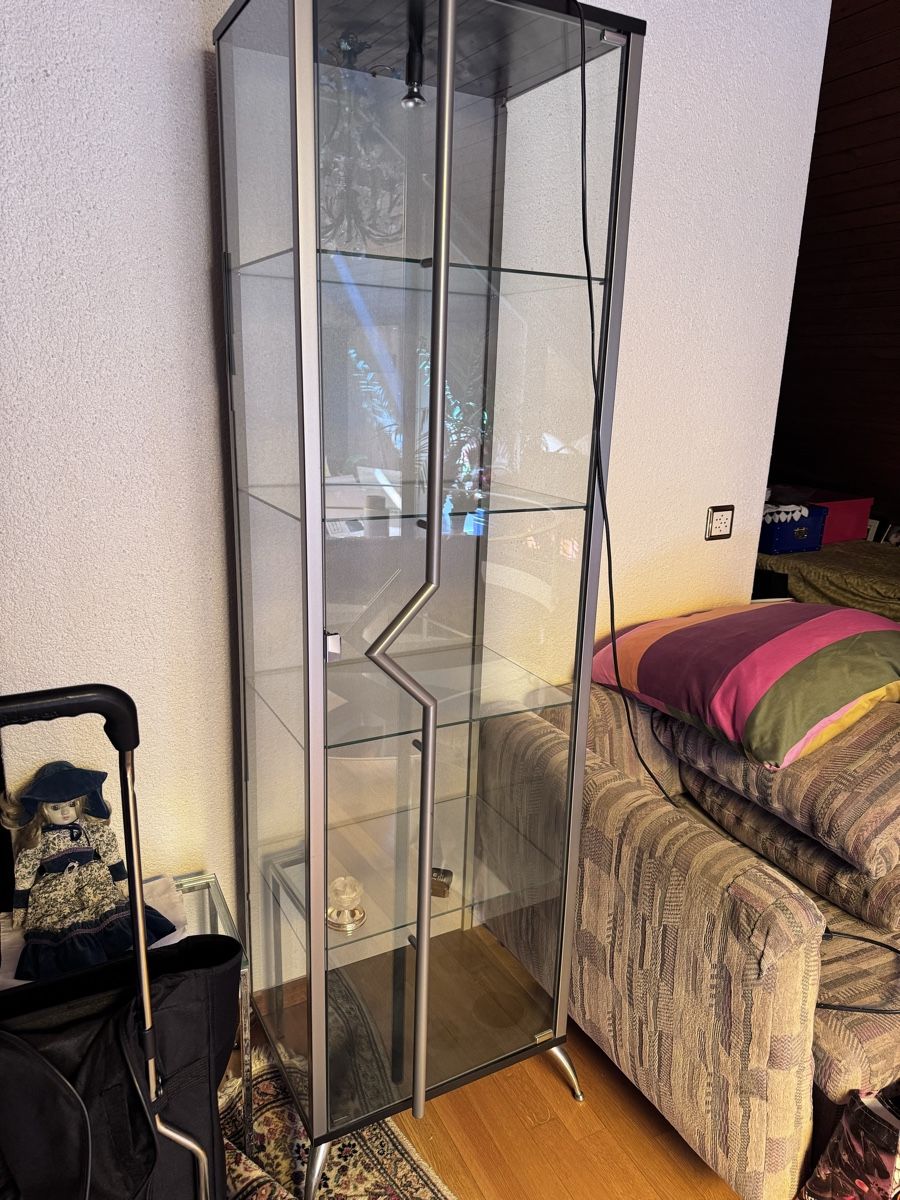 Vetrine: Glasvitrine mit Licht – Usato da Bern venduto da Cardi11