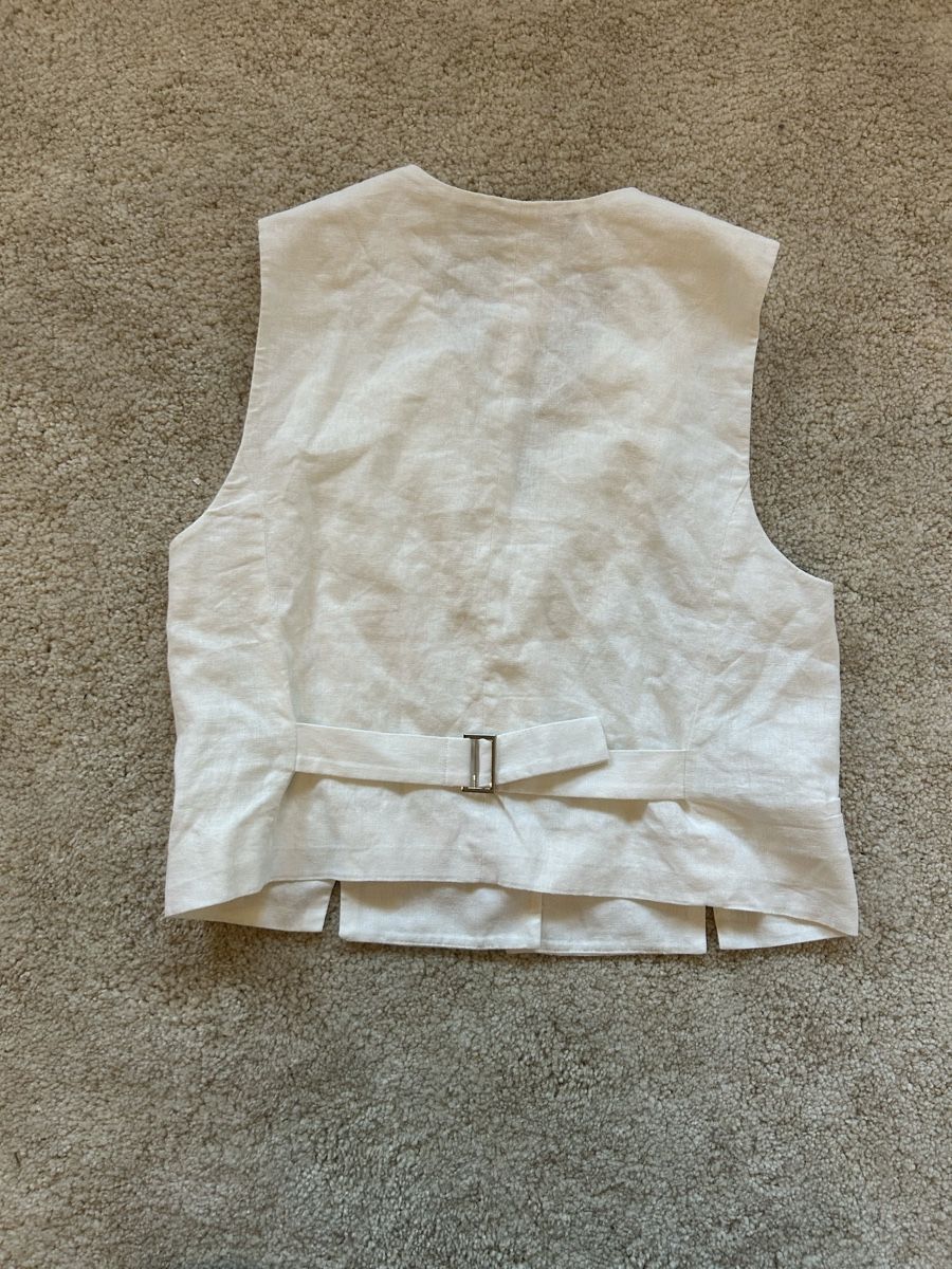 Zara Top: cute white zara button up top  – Usato da Dietlikon venduto da leaaasells 3