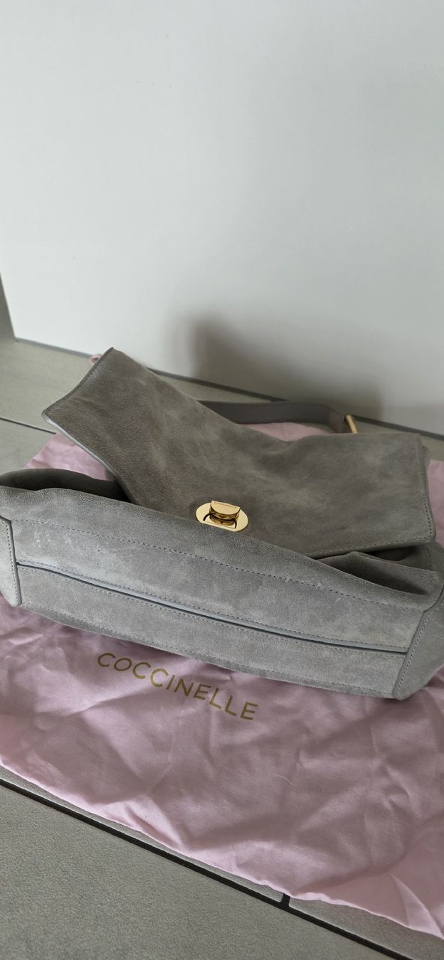 Coccinelle Borse da donna: Coccinelle Tasche Modell Liya mit Staubbeutel . – Nuovo (secondo la descrizione) da Rümlang venduto da ilc_vm5p 8