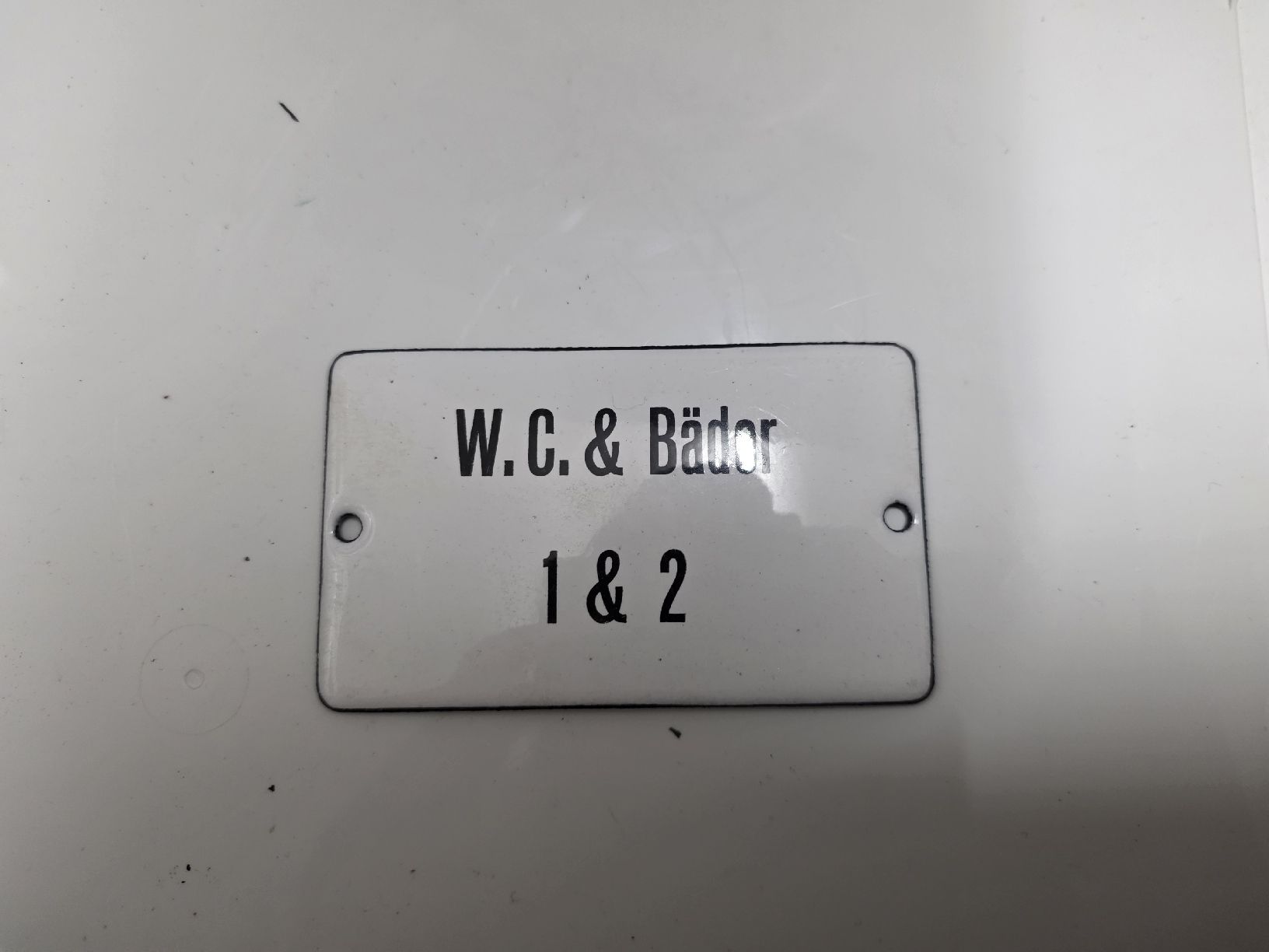Insegne: Emailschild W.C. & Bäder 1 & 2 Schild – Usato da Dorf venduto da Echo_Elements