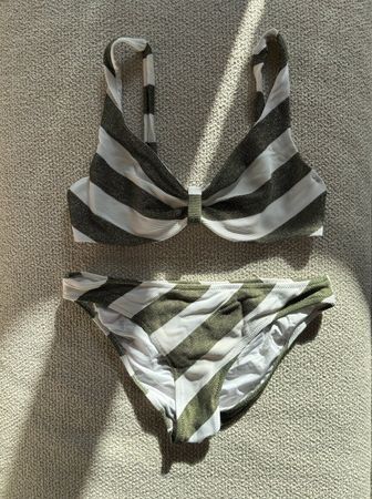 Bikini: Weiss-Olive gestreift mit goldenem Glitzer (M)