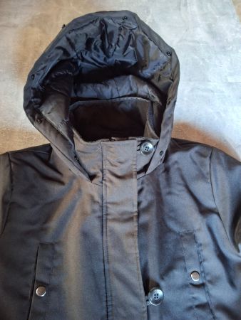 Veste noire avec capuchon taille L marque Only