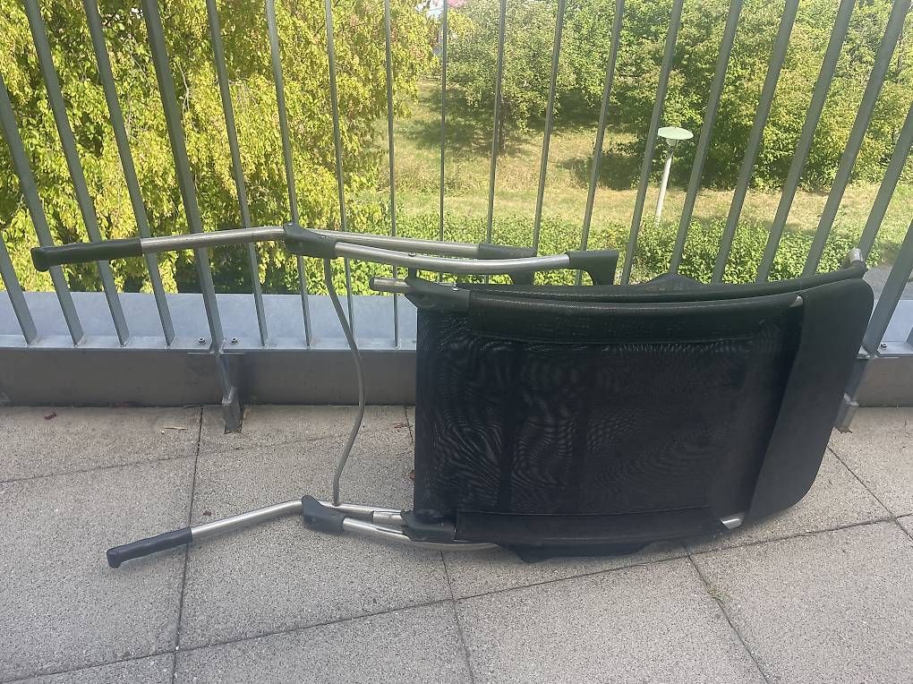 Liegen & Liegestühle: Liege schwarz, Seitlich Stoff defekt – Gebraucht aus Zürich von Csonne 4